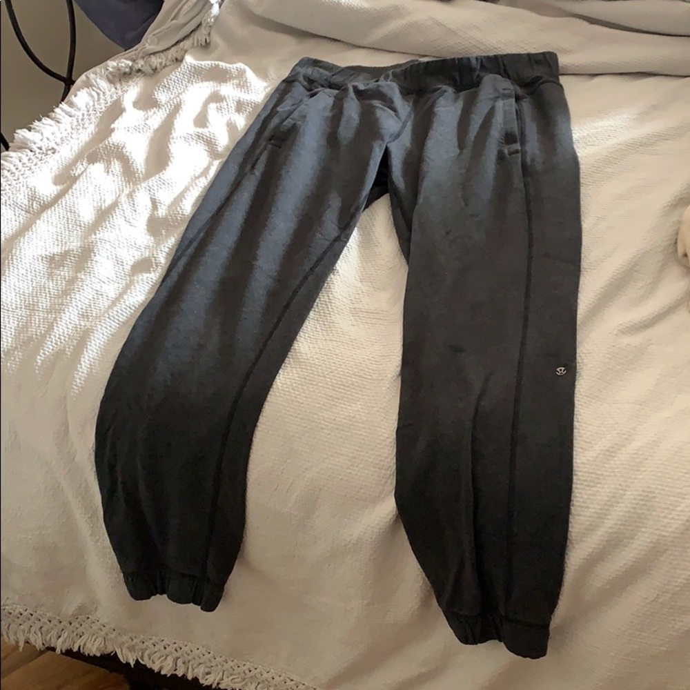 Lululemon joggers with pockets